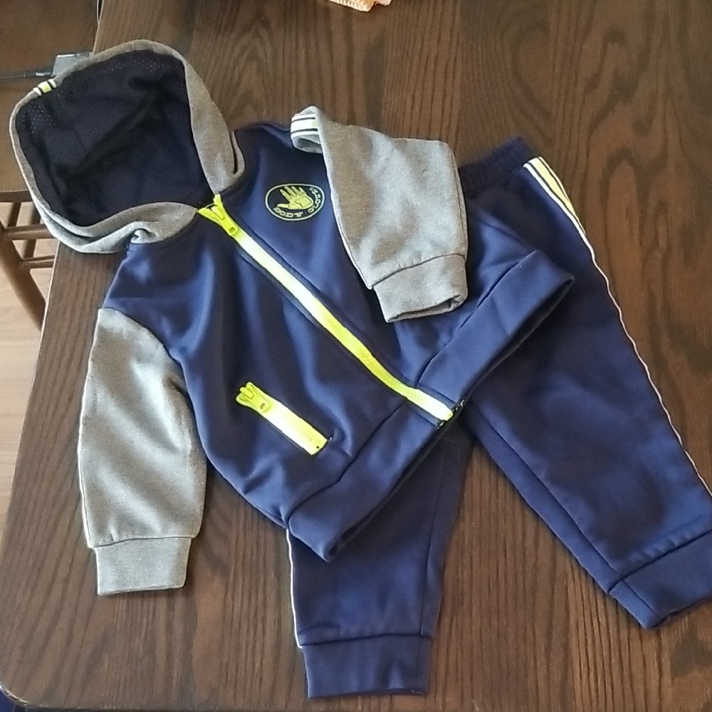 Body Glove Navy and Gray Kids Jogger Set. Size 12mth